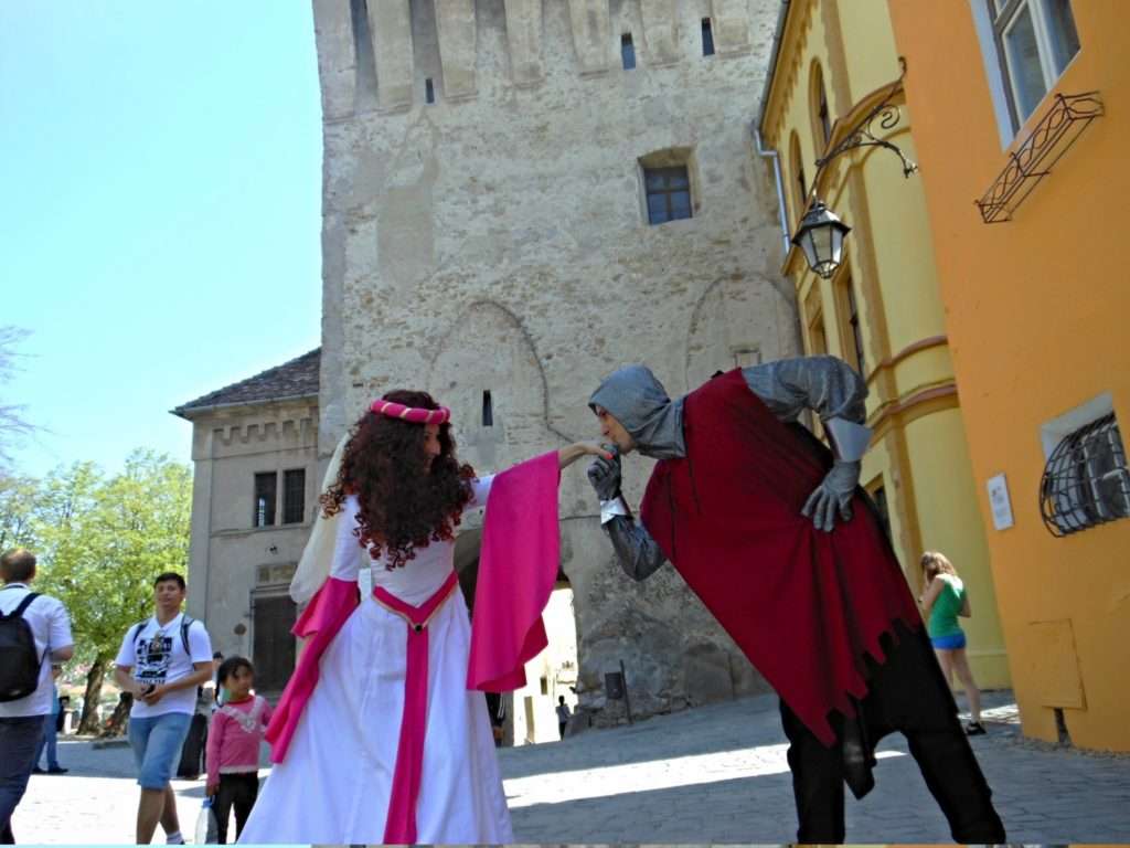 The night asked his milady: "Would you accompany for a dinner?"